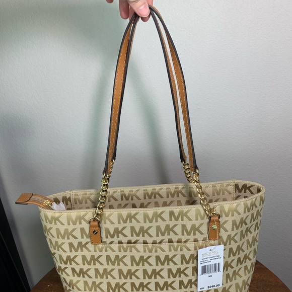 Michael Kors Purse - Picture 3 of 4